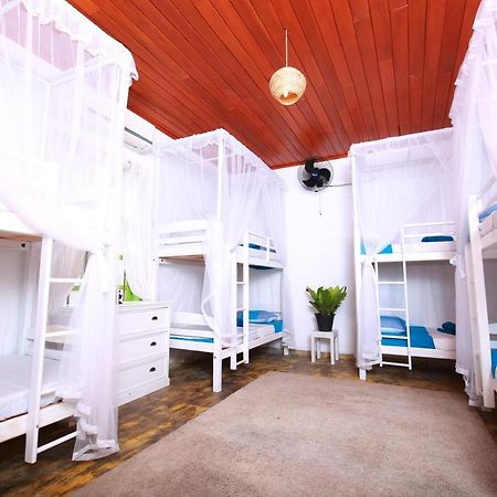 Bluefin Adventure And Deep Sea Fishing Hostel Hikkaduwa Bagian luar foto
