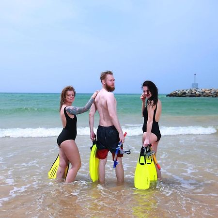 Bluefin Adventure And Deep Sea Fishing Hostel Hikkaduwa Bagian luar foto